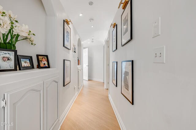 Building Photo - 367 S Oak Ave