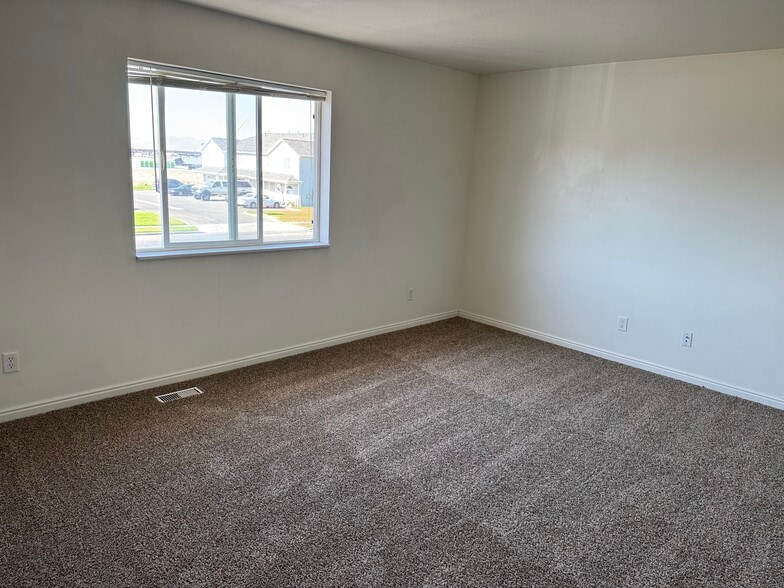 Building Photo - 2520 W 450 N