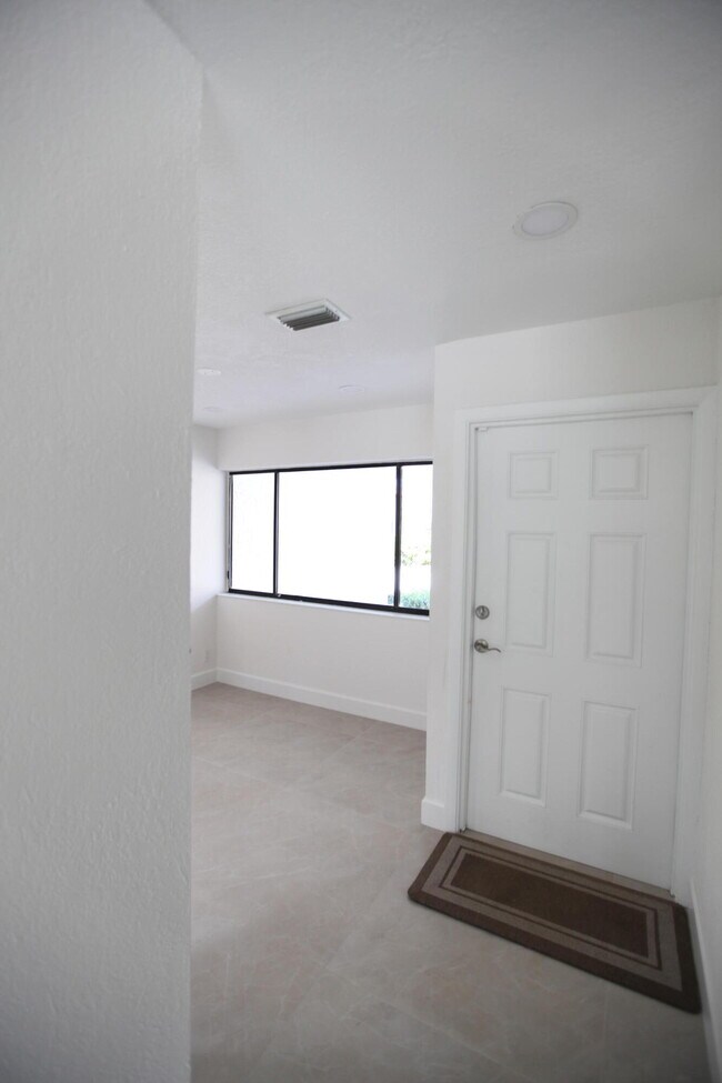 Building Photo - 1619 Cypress Pointe Dr