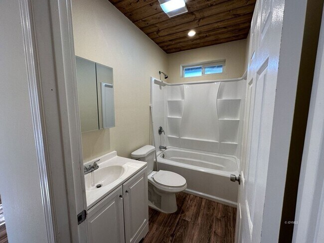 Building Photo - 25873 Cedar St