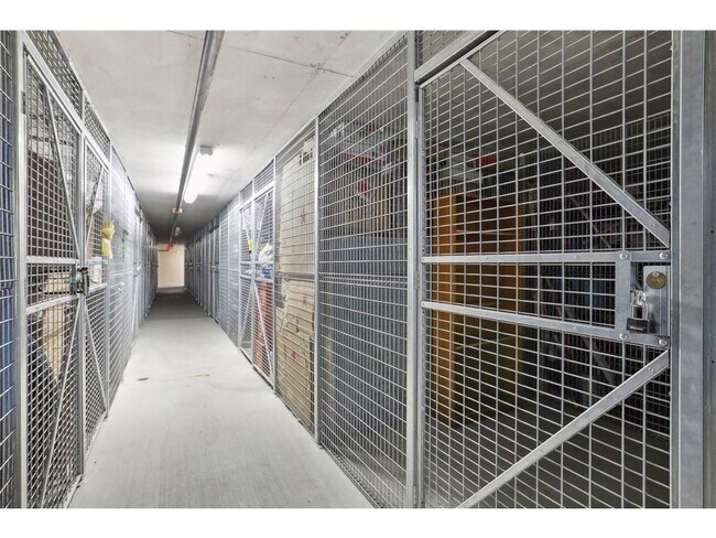 Building Photo - 401 N 2nd St