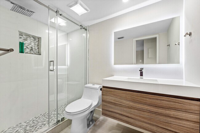 Building Photo - 1160 Hillsboro Mile