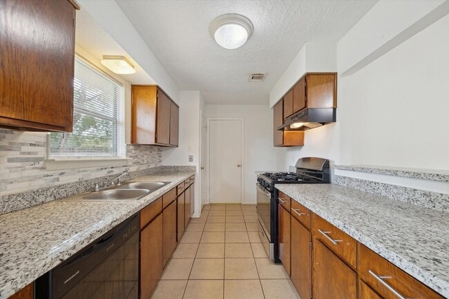 Building Photo - 2723 N Brompton Dr