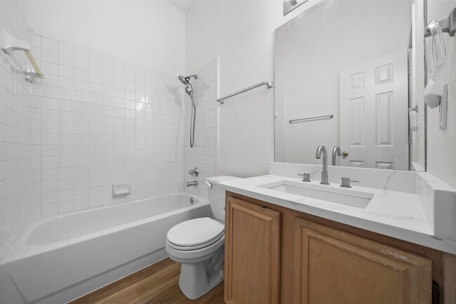 Building Photo - 3841 Pine Valley Dr