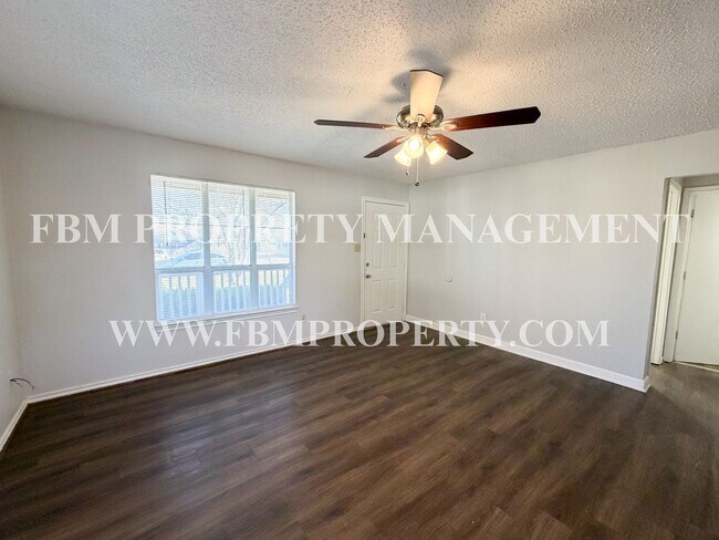 Building Photo - 493 Bryant Ave