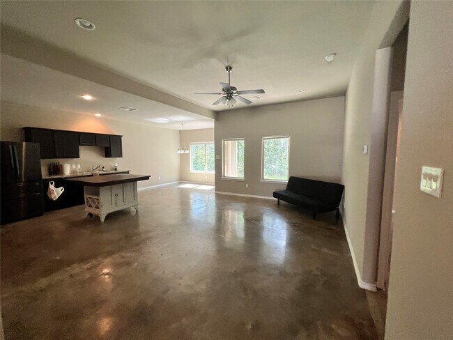 Building Photo - 15887 Pecan Dr