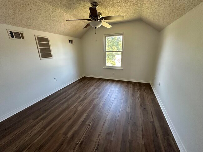 Building Photo - 308 Island Dr