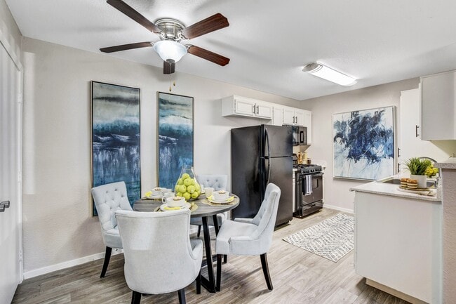 Building Photo - Parkway at Silverado Ranch