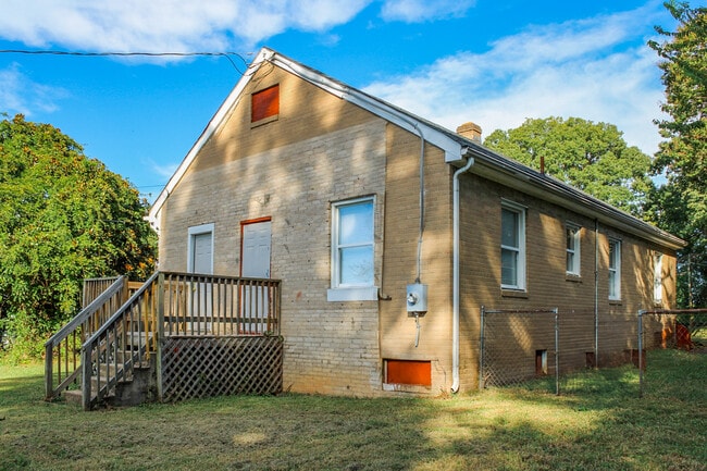 Building Photo - 1407 Chambers St