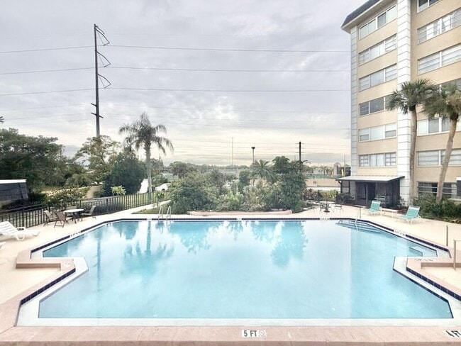 Building Photo - 8950 Park Blvd
