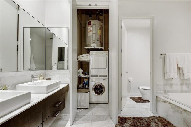 Building Photo - 210 Lavaca St