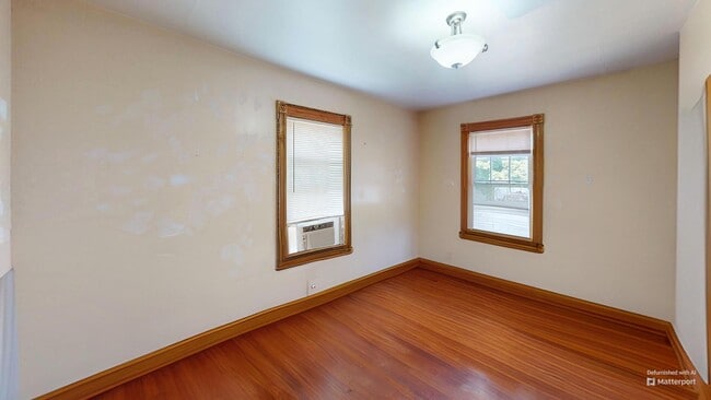 Building Photo - Sunny 4 Bed in Roxbury .5mi from the Orange Line