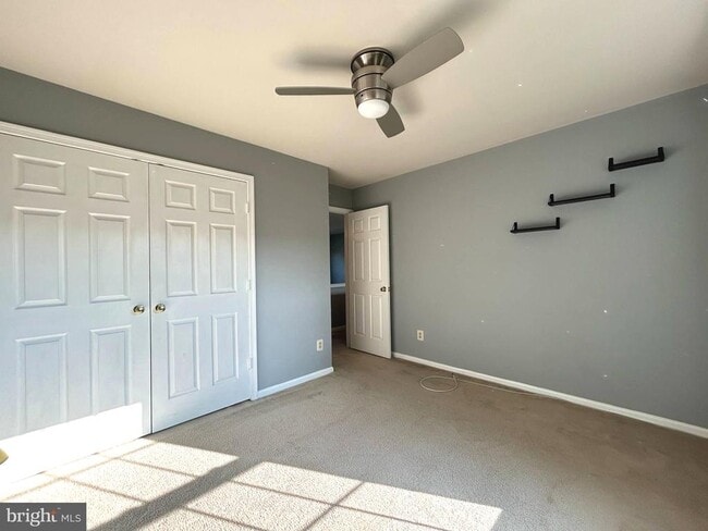 Building Photo - 5556 Village Center Dr