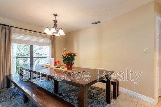 Building Photo - 915 Woodleaf Way