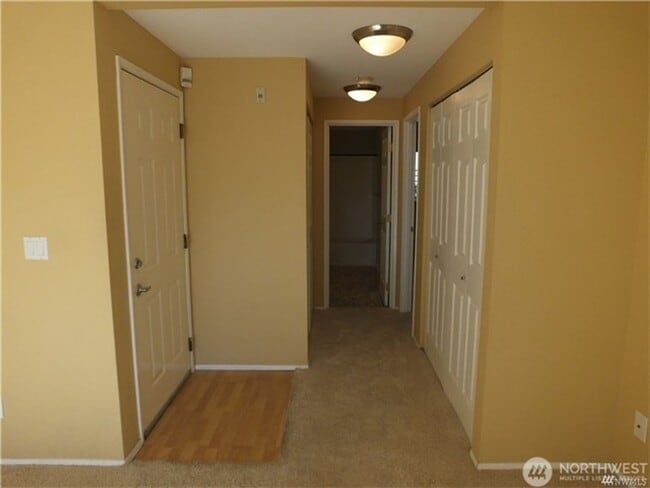 Building Photo - 1Bd/1Ba Bellevue Condo