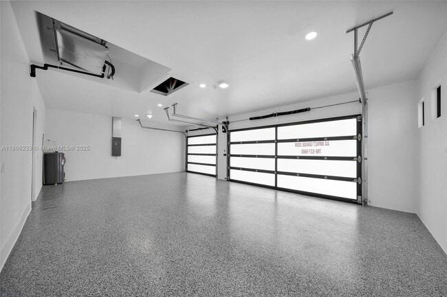 Building Photo - 4016 Chiquita Blvd S