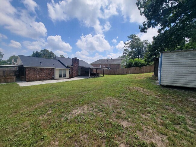 Building Photo - 3737 Woodcock Dr