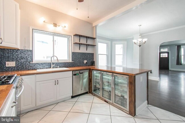 Building Photo - 4 Bedroom / 2.5 Bathroom Home in Roxborough