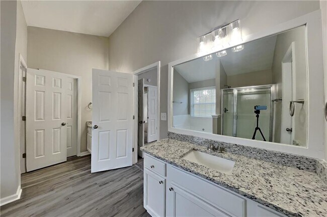 Building Photo - 1294 Log Cabin Ln SE