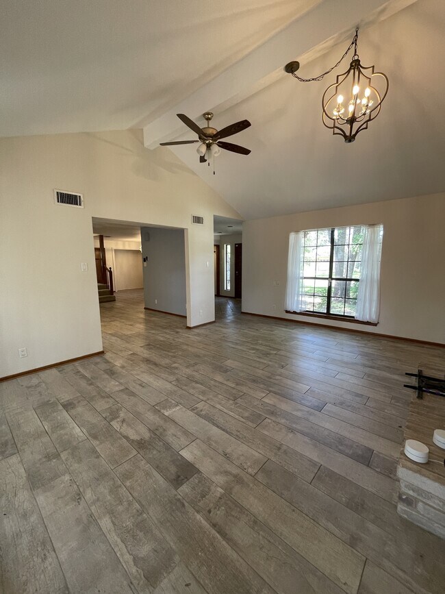 Building Photo - 1214 Timber Bay