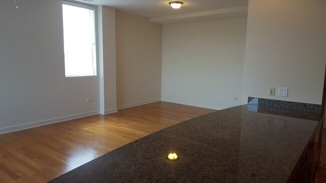 Building Photo - 4810 N Lavergne Ave