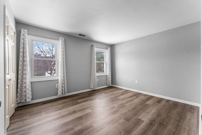 Building Photo - "Charming 4-Bedroom Retreat with Sun Room Scenic Views