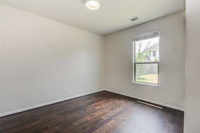 Building Photo - 21515 Pointed Oak Ln
