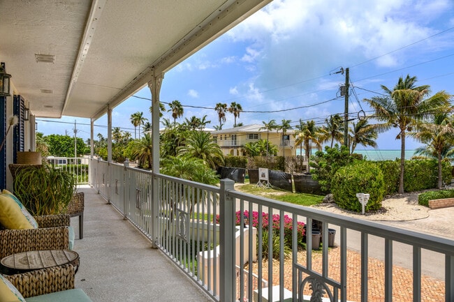 Building Photo - 235 W Seaview Cir