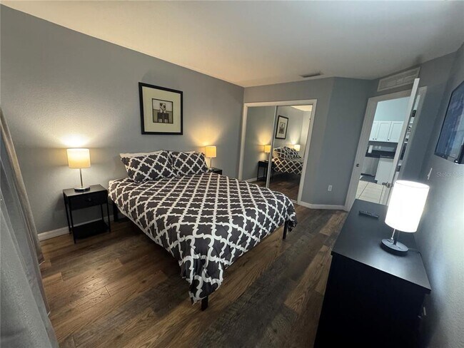 Building Photo - 2802 Club Cortile Cir