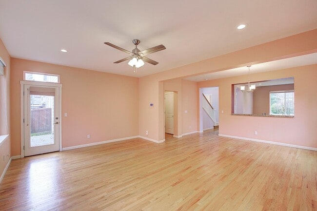 Building Photo - 3Bd/2.5Ba Redmond House