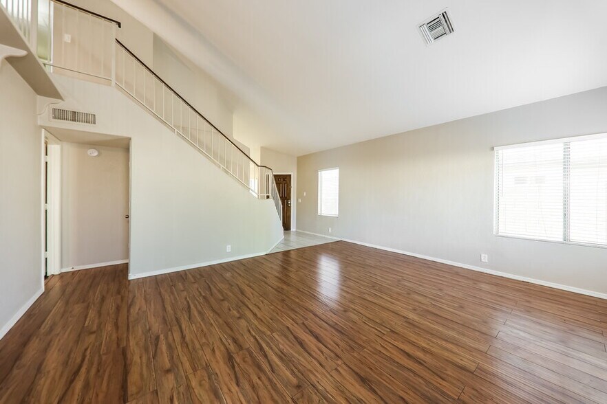 Building Photo - 11020 N 59th Dr