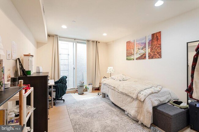 Building Photo - 1110 South St