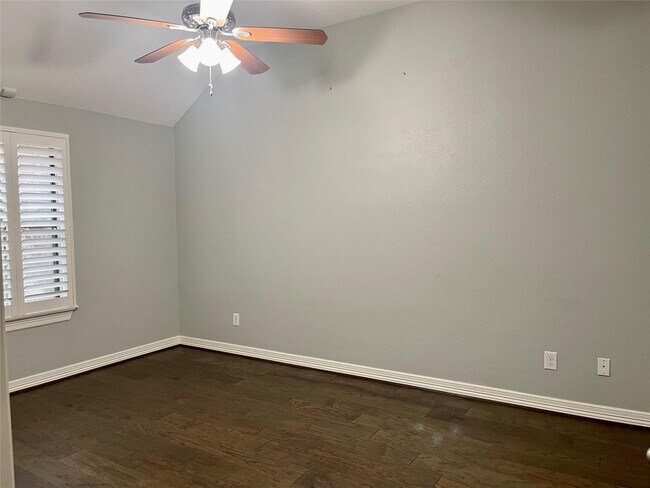 Building Photo - 3223 Hemingway Dr