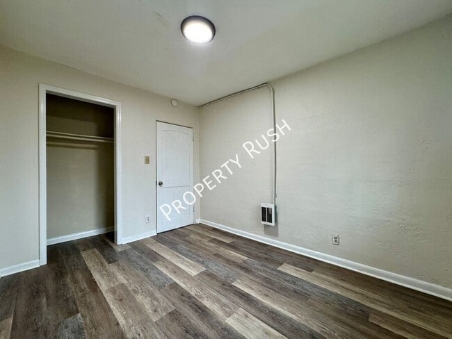 Building Photo - 3605 Dorris St