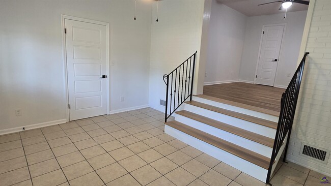 Building Photo - 412 N Houston Lake Blvd