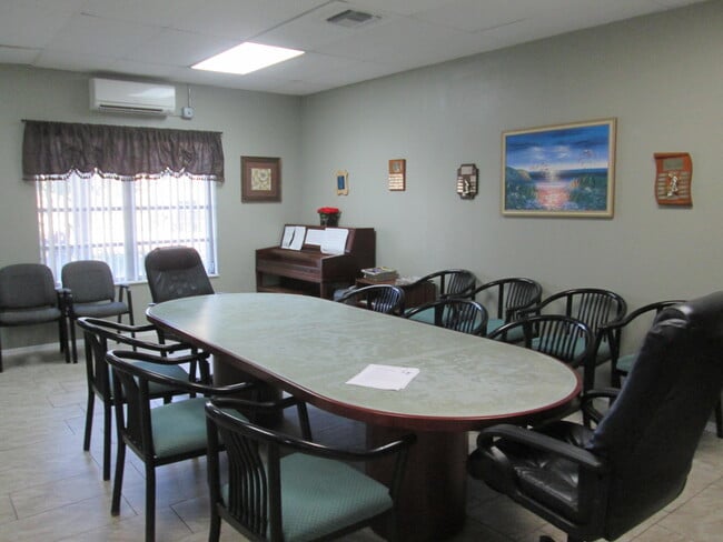 Building Photo - 2731 Barkley Dr W