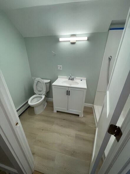 Building Photo - 17 Bentley St