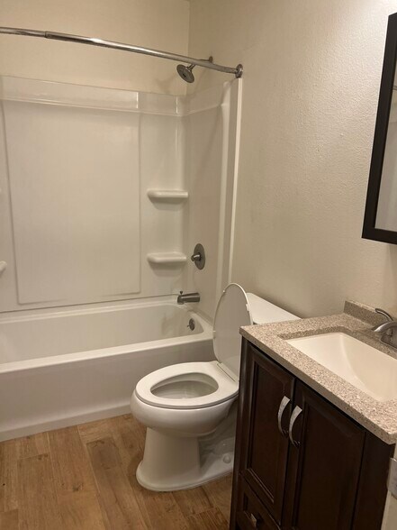 Master bathroom - 5287 Snow Dr