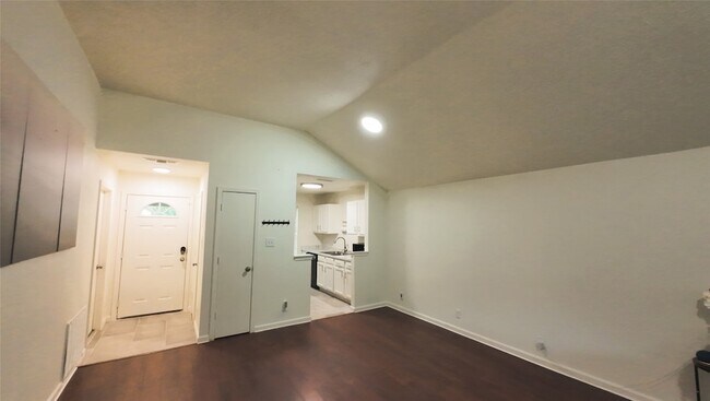 Building Photo - 1404 Woodfern Dr
