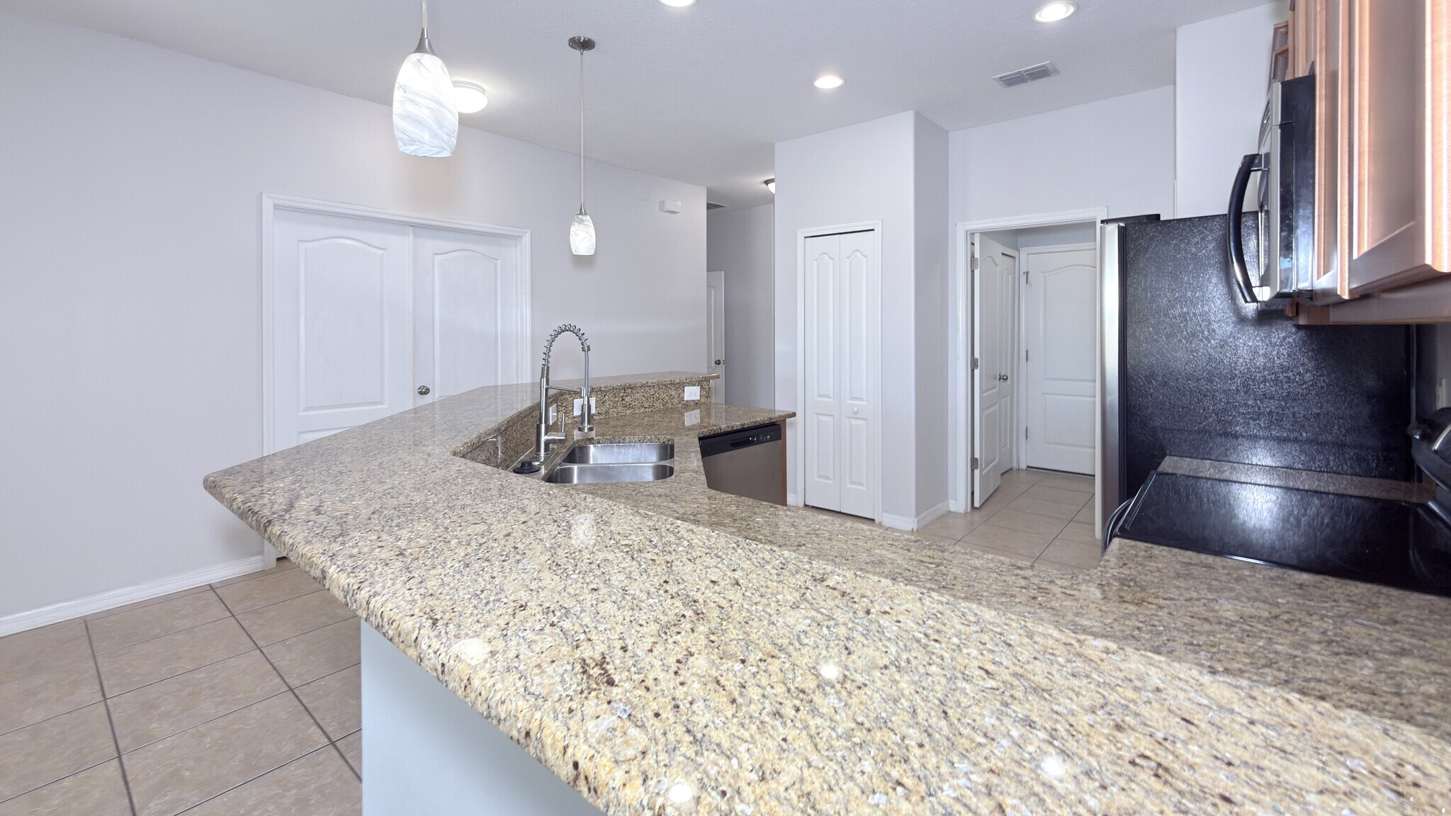 Building Photo - 4093 Shade Tree Ln