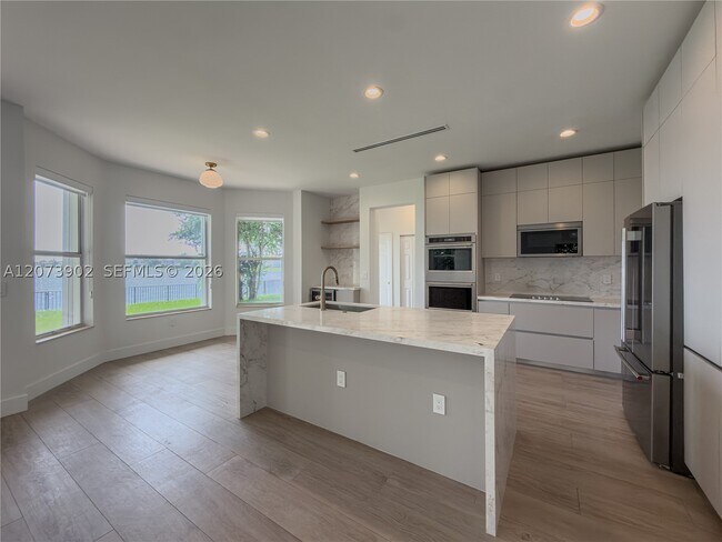 Building Photo - 5297 SW 183rd Ave