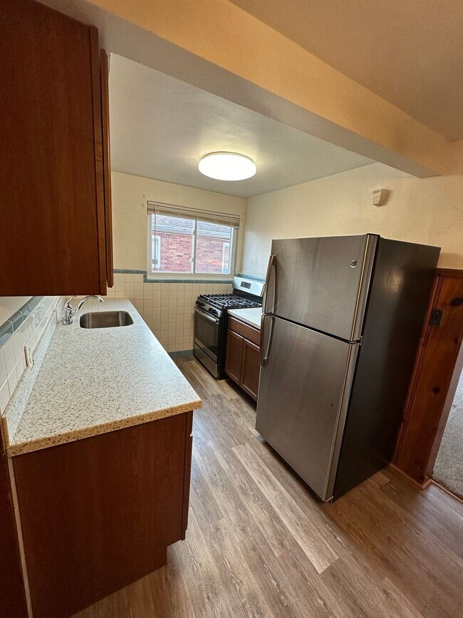 Building Photo - 4329 Oakwood Ave