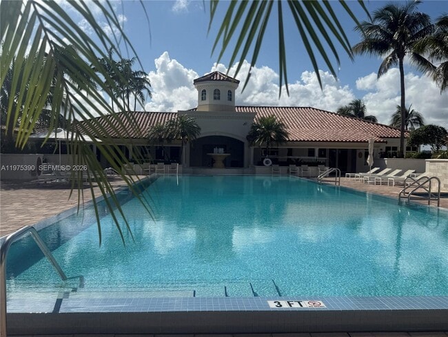 Building Photo - 20000 E Country Club Dr