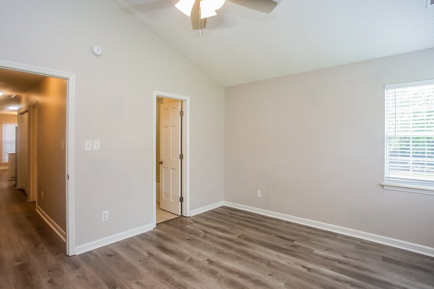 Building Photo - 8908 Chesham Dr