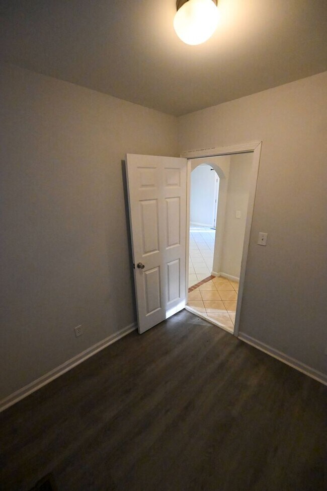 Building Photo - Stunning 3BR / 3BA Home on 2.48 Acres – Hillsborough, NC