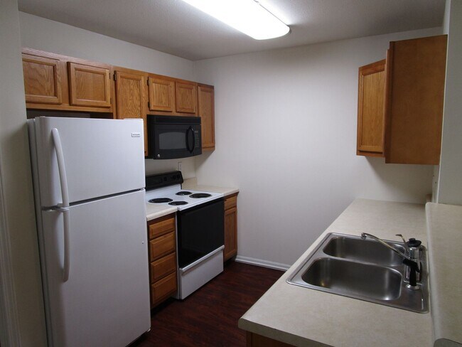 Building Photo - 5004-5006 Betty Jean Way