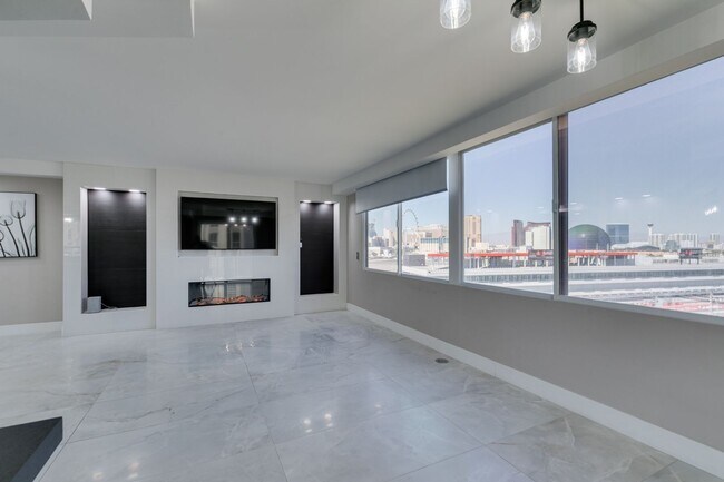 Building Photo - 205 E Harmon Ave