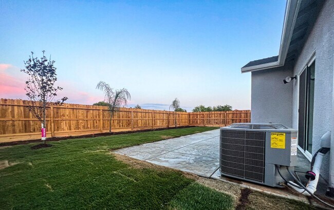 Building Photo - Beautiful 3-Bed, 2-Bath Lennar Home in Daf...