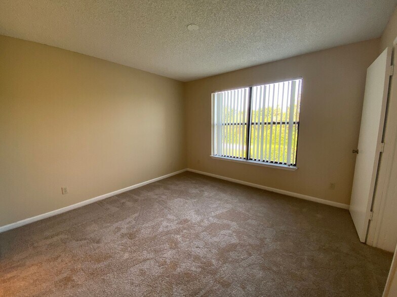 Building Photo - 13525 Eagle Ridge Dr