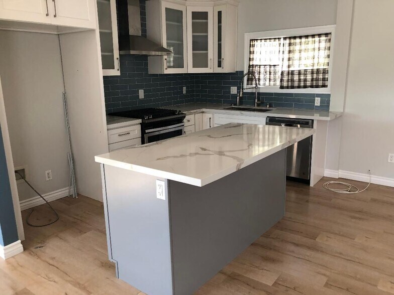 Building Photo - 1866 N Ave 56